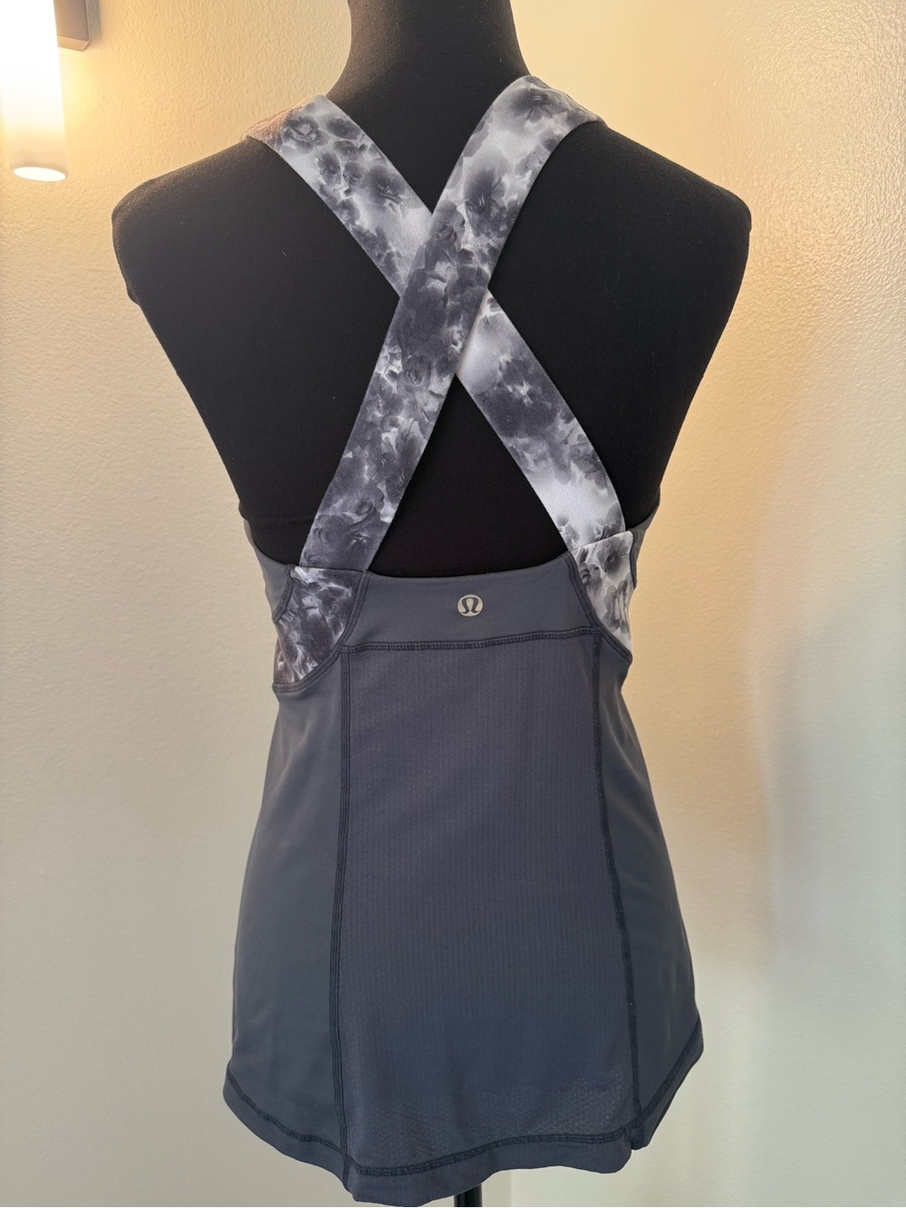 Lululemon charcoal top size 8